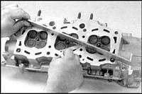 Переборка и проверка головки цилиндров Mazda 626